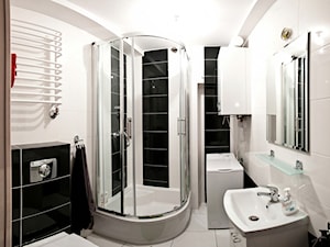 Apartament nad morzem 3 - Mała z pralką / suszarką łazienka, styl nowoczesny - zdjęcie od I&E DESIGN