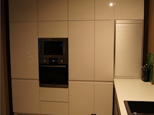 Kuchnia w domu jednorodzinnym. - zdjęcie od ARTENOVA - Projektowanie i Produckja Mebli