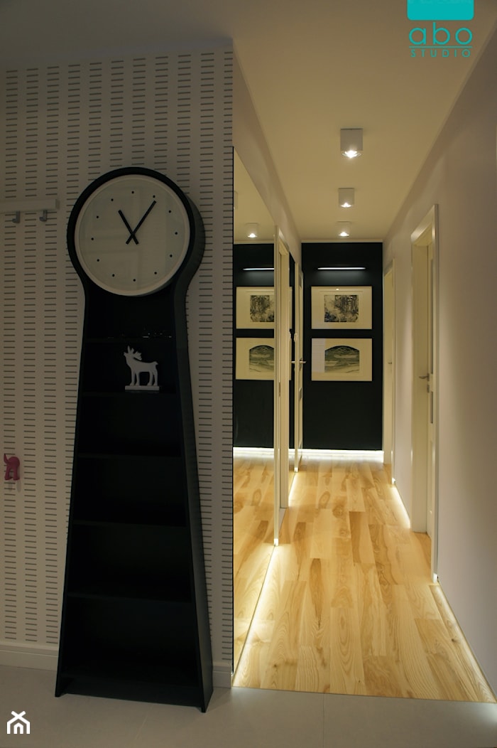 apartament 2+2 - Średni biały czarny hol / przedpokój, styl nowoczesny - zdjęcie od abostudio - Homebook