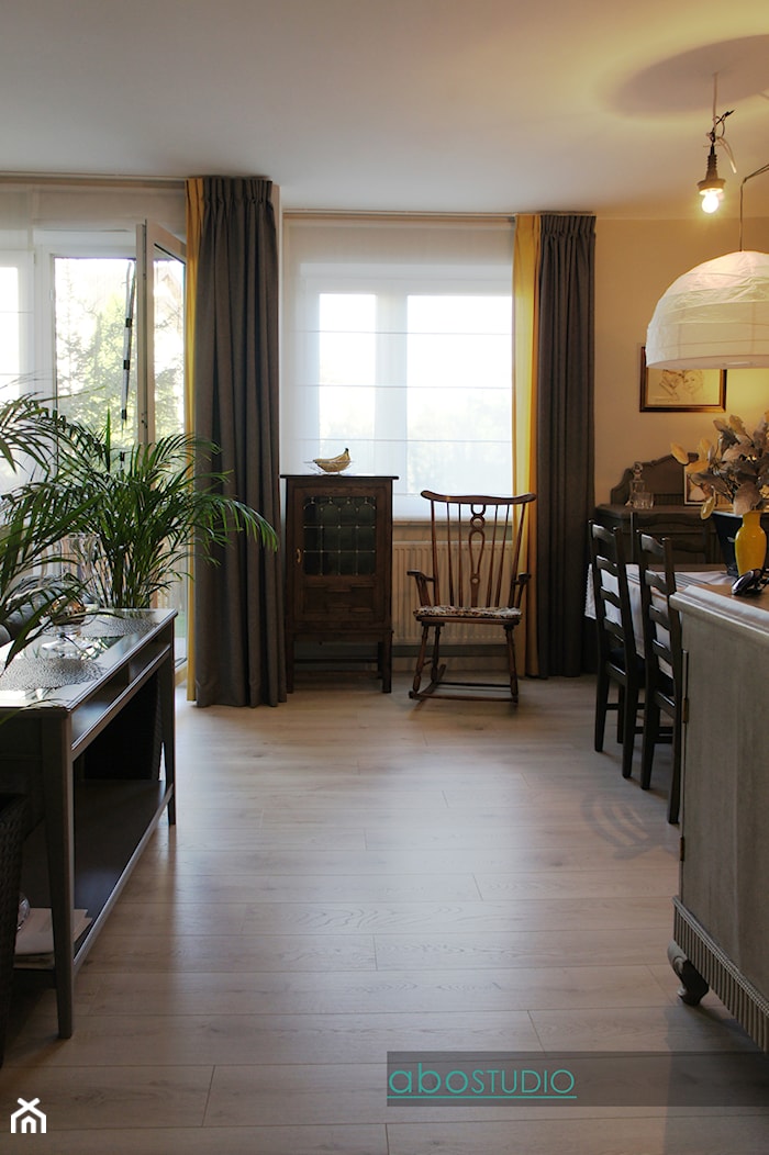 dom szeregowy - Płock - Beżowy salon z jadalnią z tarasem / balkonem z barkiem, styl glamour - zdjęcie od abostudio - Homebook