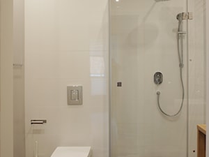 Mieszkanie na wynajem - Płock - Z punktowym oświetleniem łazienka, styl industrialny - zdjęcie od abostudio