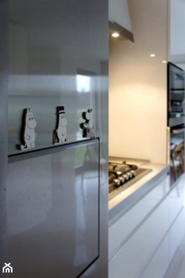 KUCHNIA W BIELI - Kuchnia, styl minimalistyczny - zdjęcie od abostudio