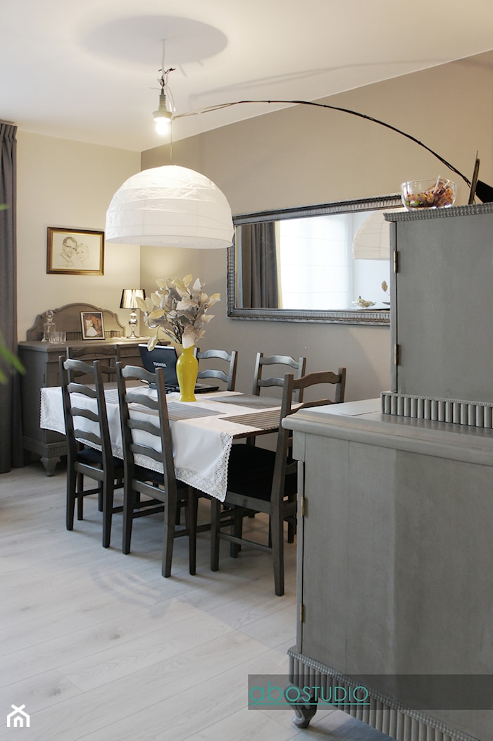dom szeregowy - Płock - Średnia beżowa brązowa jadalnia jako osobne pomieszczenie, styl glamour - zdjęcie od abostudio - Homebook