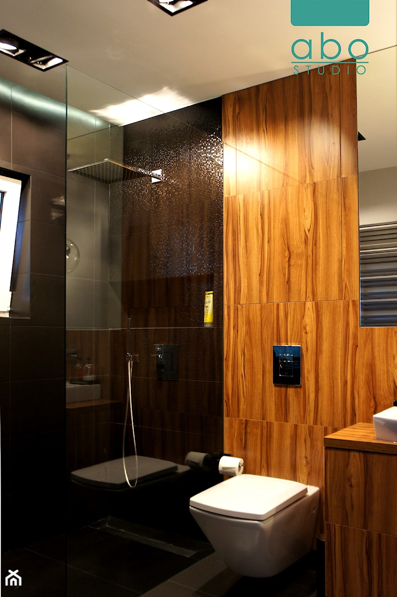 łazienka w domu jednorodzinnym - Średnia bez okna łazienka, styl nowoczesny - zdjęcie od abostudio