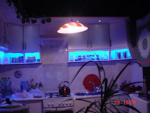 Kuchnia w domku czynszowym - zdjęcie od STUDIO DESIGN CC
