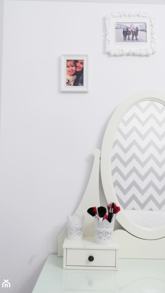 Pokój Nastolatki - Mała biała sypialnia, styl skandynawski - zdjęcie od PROJEKT KWADRAT