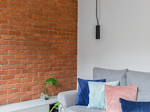 Małe mieszkanie z antresolą - Szary salon, styl nowoczesny - zdjęcie od Monika Pniewska Projekty Wnętrz