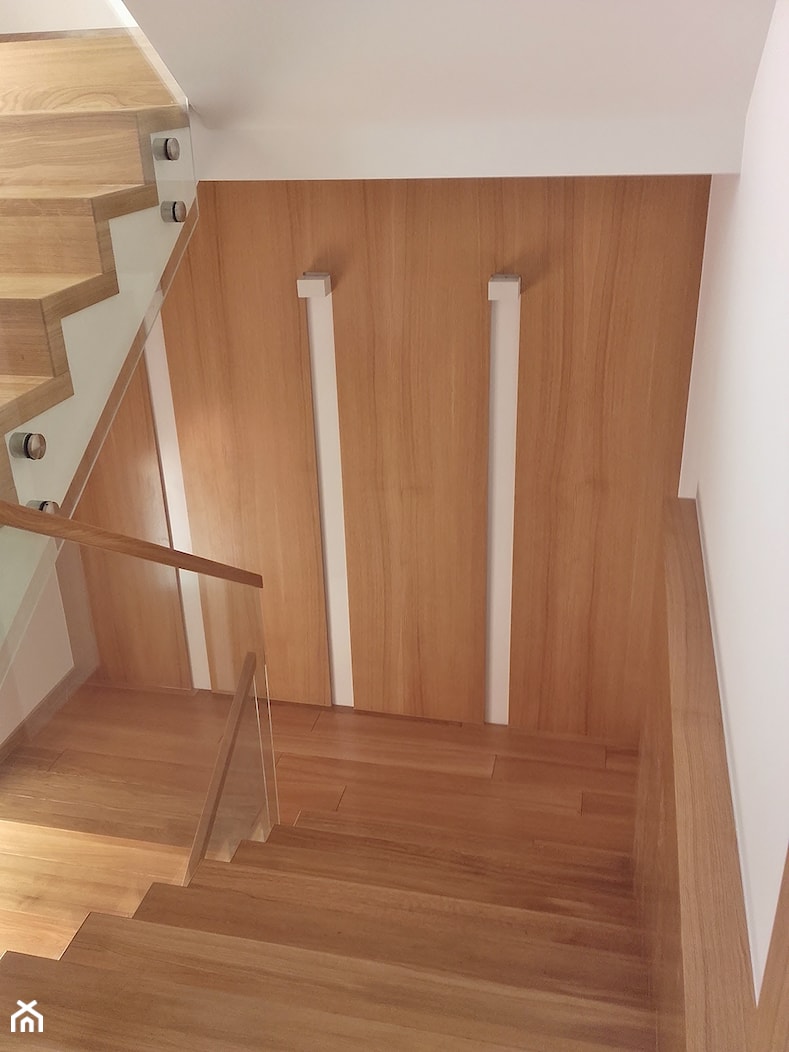 Wnętrze klatki schodowej - zdjęcie od LEGAR - stolarstwo, schody i podłogi z drewna - Homebook