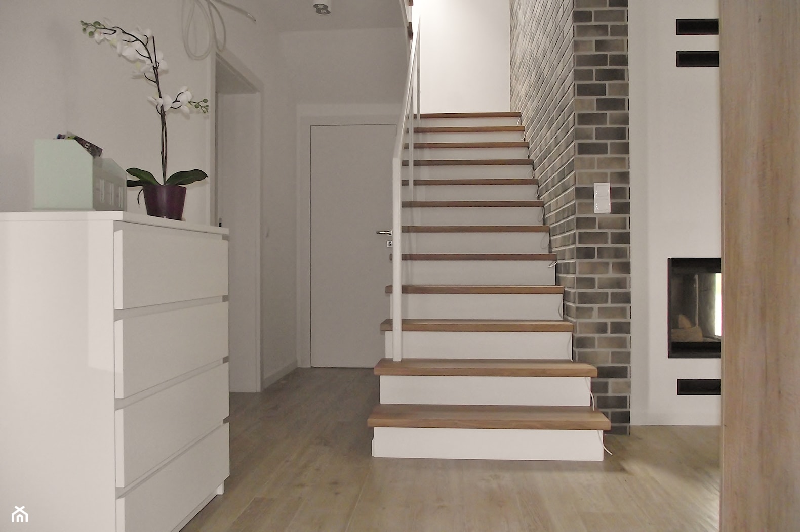 Schody na bonstrukcji betonowej - zdjęcie od LEGAR - stolarstwo, schody i podłogi z drewna - Homebook