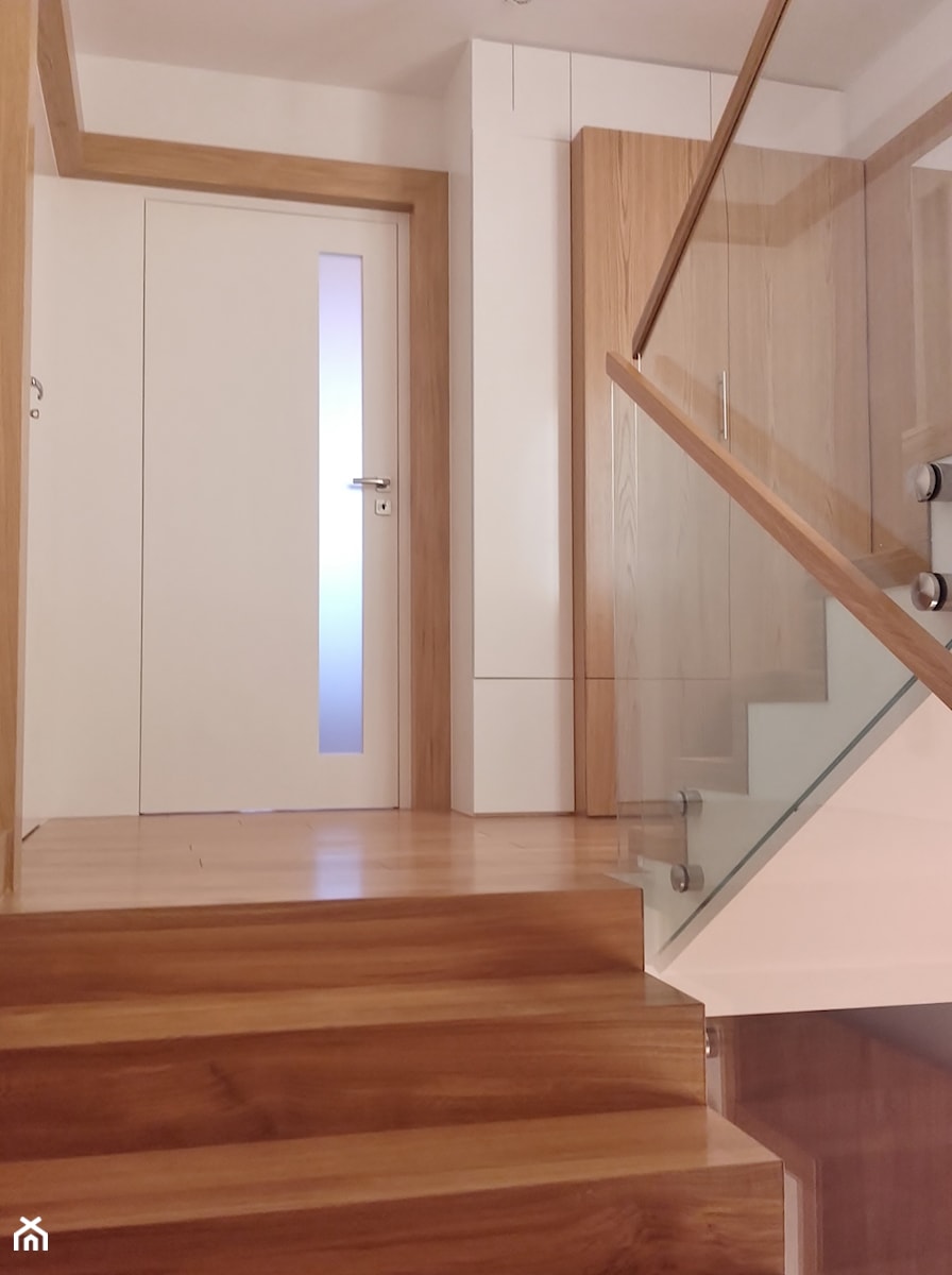 Wnętrze klatki schodowej- przedpokój - zdjęcie od LEGAR - stolarstwo, schody i podłogi z drewna