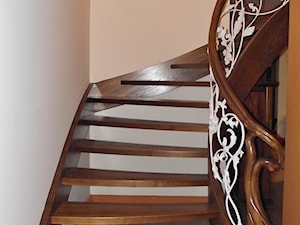 Schody gięte klasyczne - zdjęcie od LEGAR - stolarstwo, schody i podłogi z drewna