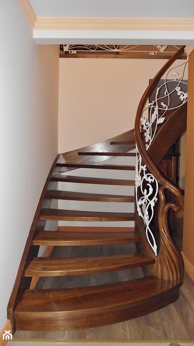 Schody gięte klasyczne - zdjęcie od LEGAR - stolarstwo, schody i podłogi z drewna