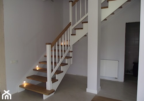 schody białe - LEGAR - zdjęcie od LEGAR - stolarstwo, schody i podłogi z drewna