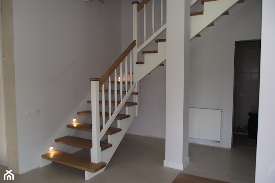 schody białe - LEGAR - zdjęcie od LEGAR - stolarstwo, schody i podłogi z drewna