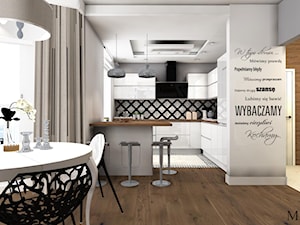 Dwupoziomowe mieszkanie - Średnia otwarta z salonem biała czarna szara z zabudowaną lodówką kuchnia w kształcie litery l z wyspą lub półwyspem z oknem, styl nowoczesny - zdjęcie od mj-atelier.com