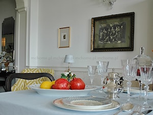Średnia biała jadalnia jako osobne pomieszczenie, styl tradycyjny - zdjęcie od MODERN CLASSIC HOME