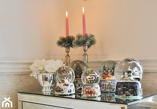 MODERN CLASSIC CHRISTMAS - Mały biały salon, styl tradycyjny - zdjęcie od MODERN CLASSIC HOME