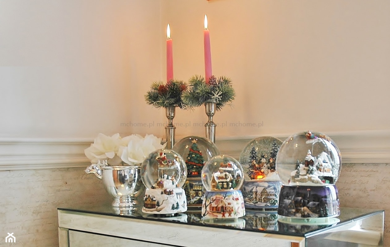 MODERN CLASSIC CHRISTMAS - Mały biały salon, styl tradycyjny - zdjęcie od MODERN CLASSIC HOME - Homebook