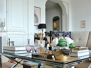Duży biały salon, styl tradycyjny - zdjęcie od MODERN CLASSIC HOME