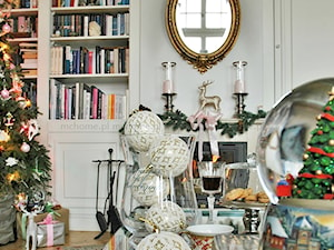 MODERN CLASSIC CHRISTMAS - Średni biały salon, styl tradycyjny - zdjęcie od MODERN CLASSIC HOME