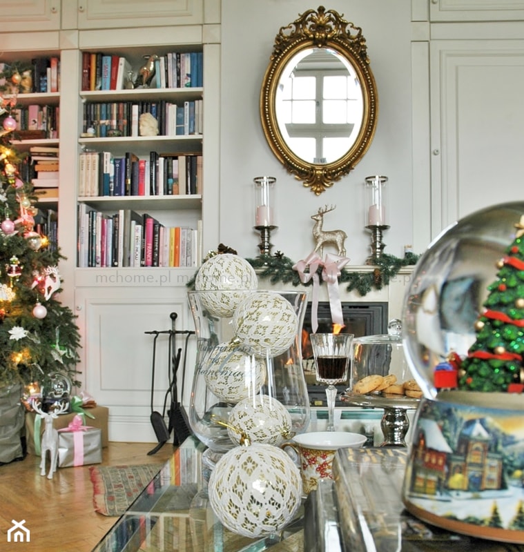 MODERN CLASSIC CHRISTMAS - Średni biały salon, styl tradycyjny - zdjęcie od MODERN CLASSIC HOME - Homebook