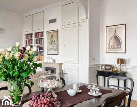 MODERN CLASSIC HOME - PROJEKT APARTAMENTU WARSZAWA - Średnia biała jadalnia w salonie, styl glamour - zdjęcie od MODERN CLASSIC HOME