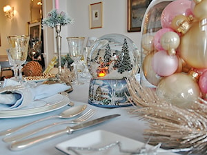 MODERN CLASSIC CHRISTMAS - Średnia biała jadalnia, styl tradycyjny - zdjęcie od MODERN CLASSIC HOME