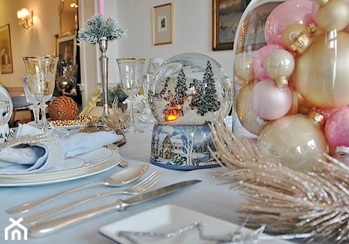 MODERN CLASSIC CHRISTMAS - Średnia biała jadalnia, styl tradycyjny - zdjęcie od MODERN CLASSIC HOME