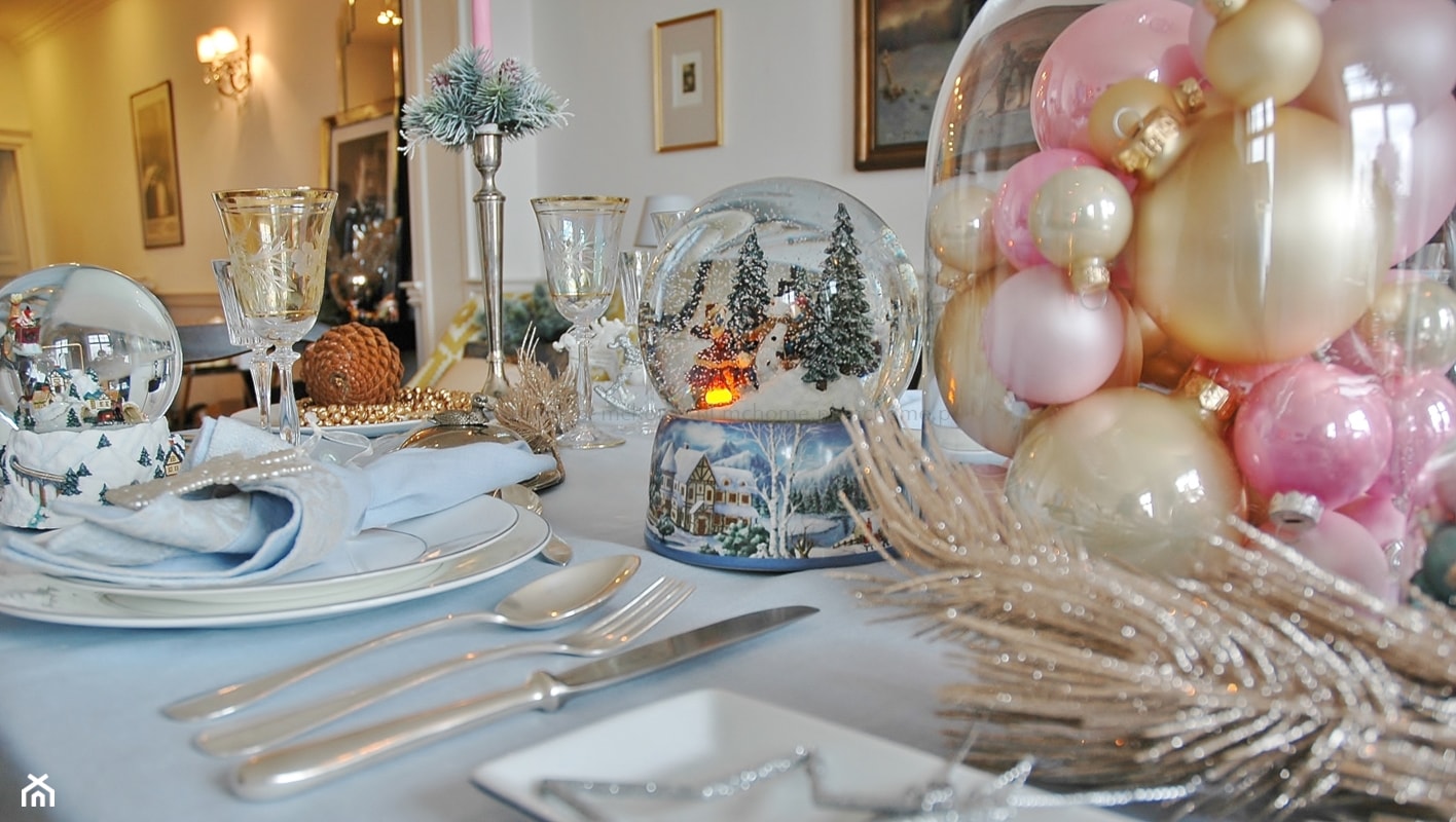 MODERN CLASSIC CHRISTMAS - Średnia biała jadalnia, styl tradycyjny - zdjęcie od MODERN CLASSIC HOME - Homebook