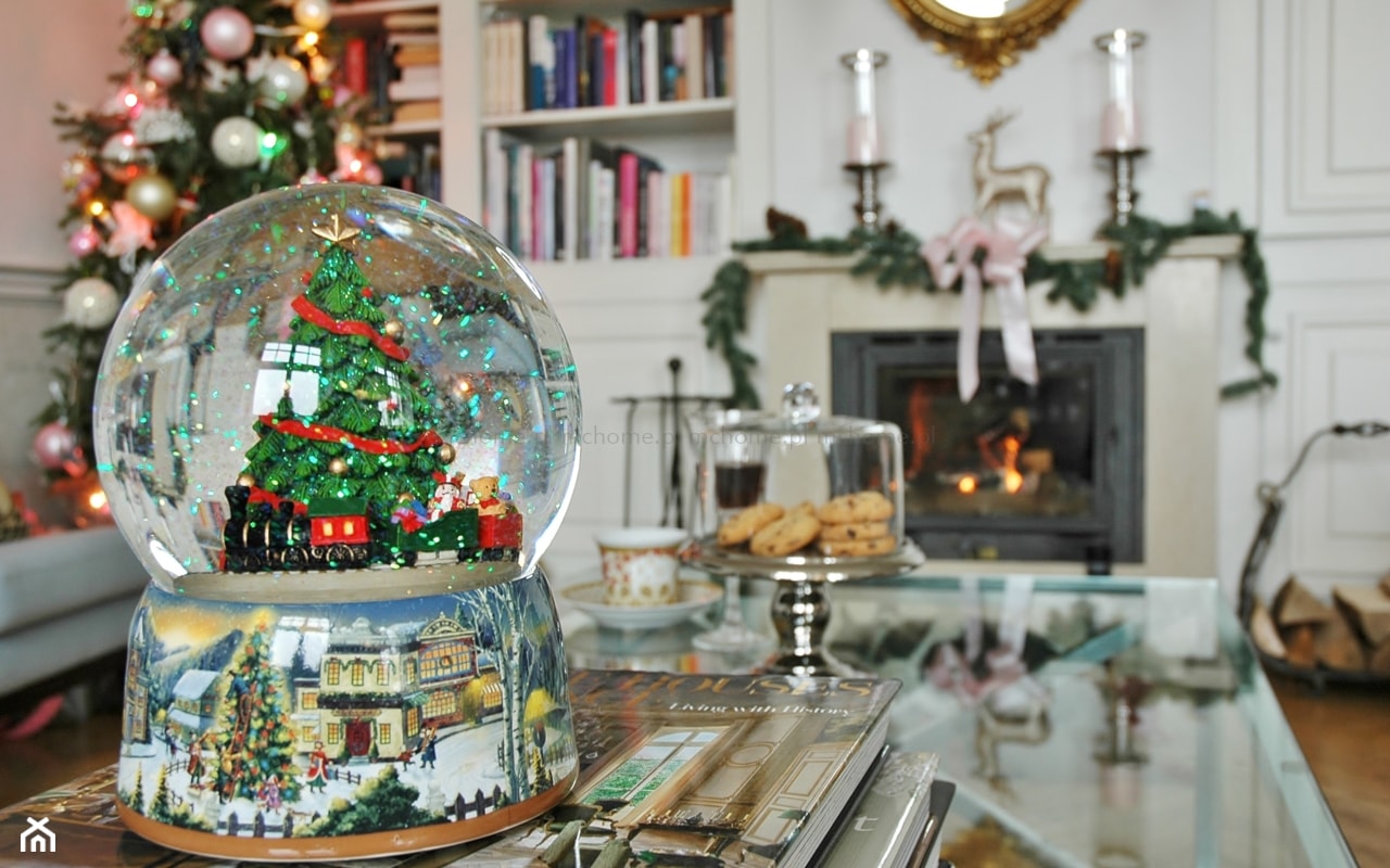 MODERN CLASSIC CHRISTMAS - Średni biały brązowy salon, styl tradycyjny - zdjęcie od MODERN CLASSIC HOME - Homebook