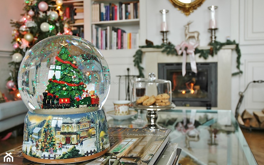 MODERN CLASSIC CHRISTMAS - Średni biały brązowy salon, styl tradycyjny - zdjęcie od MODERN CLASSIC HOME