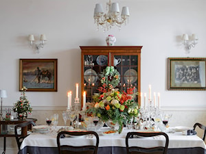 MODERN CLASSIC CHRISTMAS - Średnia beżowa biała jadalnia, styl tradycyjny - zdjęcie od MODERN CLASSIC HOME