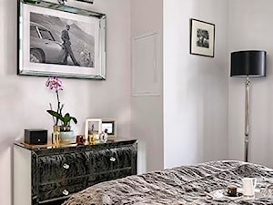 MODERN CLASSIC HOME - PROJEKT APARTAMENTU WARSZAWA - Mała biała sypialnia, styl glamour - zdjęcie od MODERN CLASSIC HOME