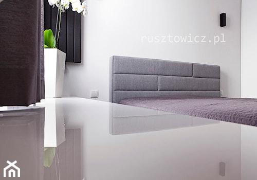 Home Faktor - Biała szara sypialnia, styl nowoczesny - zdjęcie od Artur Rusztowicz