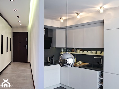 Aranżacje wnętrz - Kuchnia: APARTAMENT W SZAROŚCIACH - magma pracownia wnętrz. Przeglądaj, dodawaj i zapisuj najlepsze zdjęcia, pomysły i inspiracje designerskie. W bazie mamy już prawie milion fotografii!