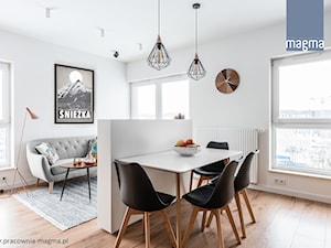 NOWOCZESNY APARTAMENT Z TAPICEROWANYM SIEDZISKIEM - Mała biała jadalnia w salonie, styl nowoczesny - zdjęcie od magma pracownia wnętrz