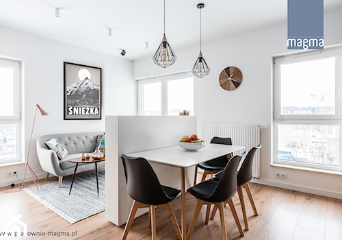 NOWOCZESNY APARTAMENT Z TAPICEROWANYM SIEDZISKIEM - Mała biała jadalnia w salonie, styl nowoczesny - zdjęcie od magma pracownia wnętrz