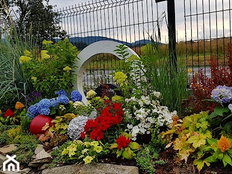 Aranżacje wnętrz - Ogród: Kule betonowe do ogrodu-patio -taras -balkon Kobea Ogrody i Bruki - Ogród - Ewa Tyrna. Przeglądaj, dodawaj i zapisuj najlepsze zdjęcia, pomysły i inspiracje designerskie. W bazie mamy już prawie milion fotografii!