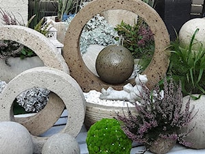 Dekoracje i ozdoby do ogrodu z betonu-Kobea Ogrody i Bruki - Ogród - zdjęcie od Ewa Tyrna
