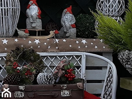 Aranżacje wnętrz - : Świąteczne dekoracje do ogrodu -Kobea Ogrody i Bruki - Ewa Tyrna. Przeglądaj, dodawaj i zapisuj najlepsze zdjęcia, pomysły i inspiracje designerskie. W bazie mamy już prawie milion fotografii!