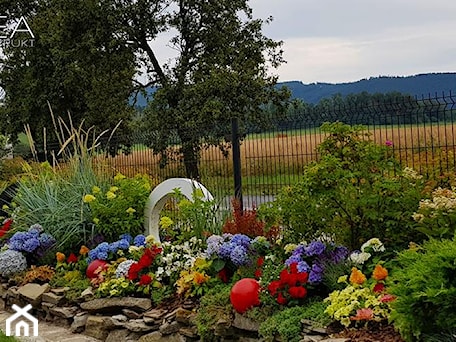 Aranżacje wnętrz - Ogród: Kule betonowe do ogrodu-patio -taras -balkon Kobea Ogrody i Bruki - Ogród - Ewa Tyrna. Przeglądaj, dodawaj i zapisuj najlepsze zdjęcia, pomysły i inspiracje designerskie. W bazie mamy już prawie milion fotografii!