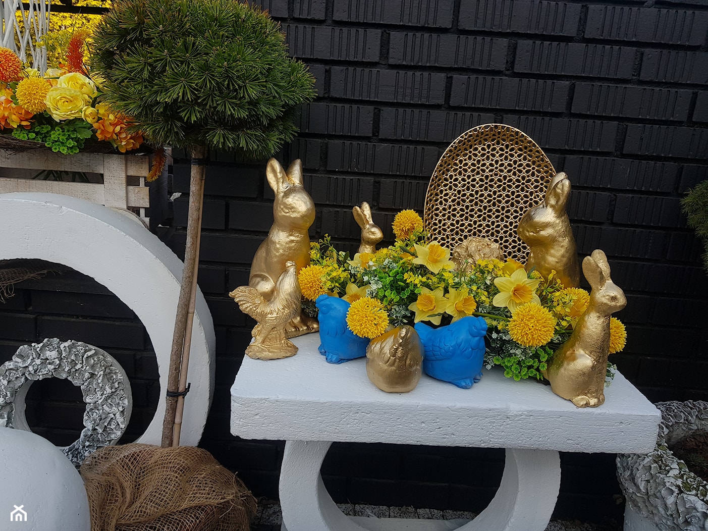 Wiosenne dekoracje do ogrodu - patio-taras-balkon-Kobea Ogrody i Bruki - zdjęcie od Ewa Tyrna - Homebook