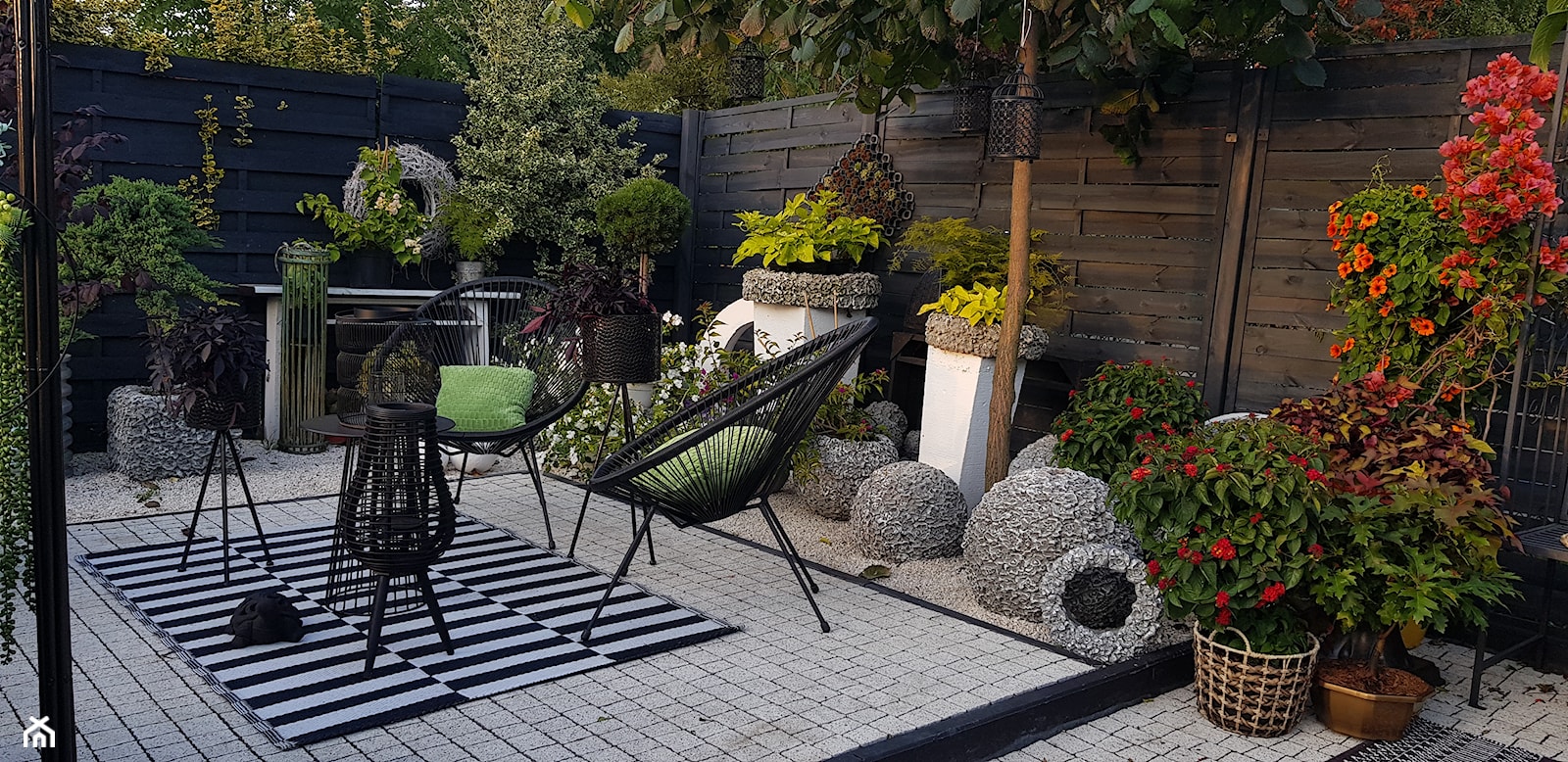 Jesień w ogrodzie dekoracje i ozdoby do ogrodu Kobea Ogrody i Bruki -dekoracje i ozdoby do ogrodu balkon#taras#patio# #kobeaogrodyibruki#dekoracjedoogrodu#dekoracje#ozdoby#ogród#gardendecoration#garde - zdjęcie od Ewa Tyrna - Homebook