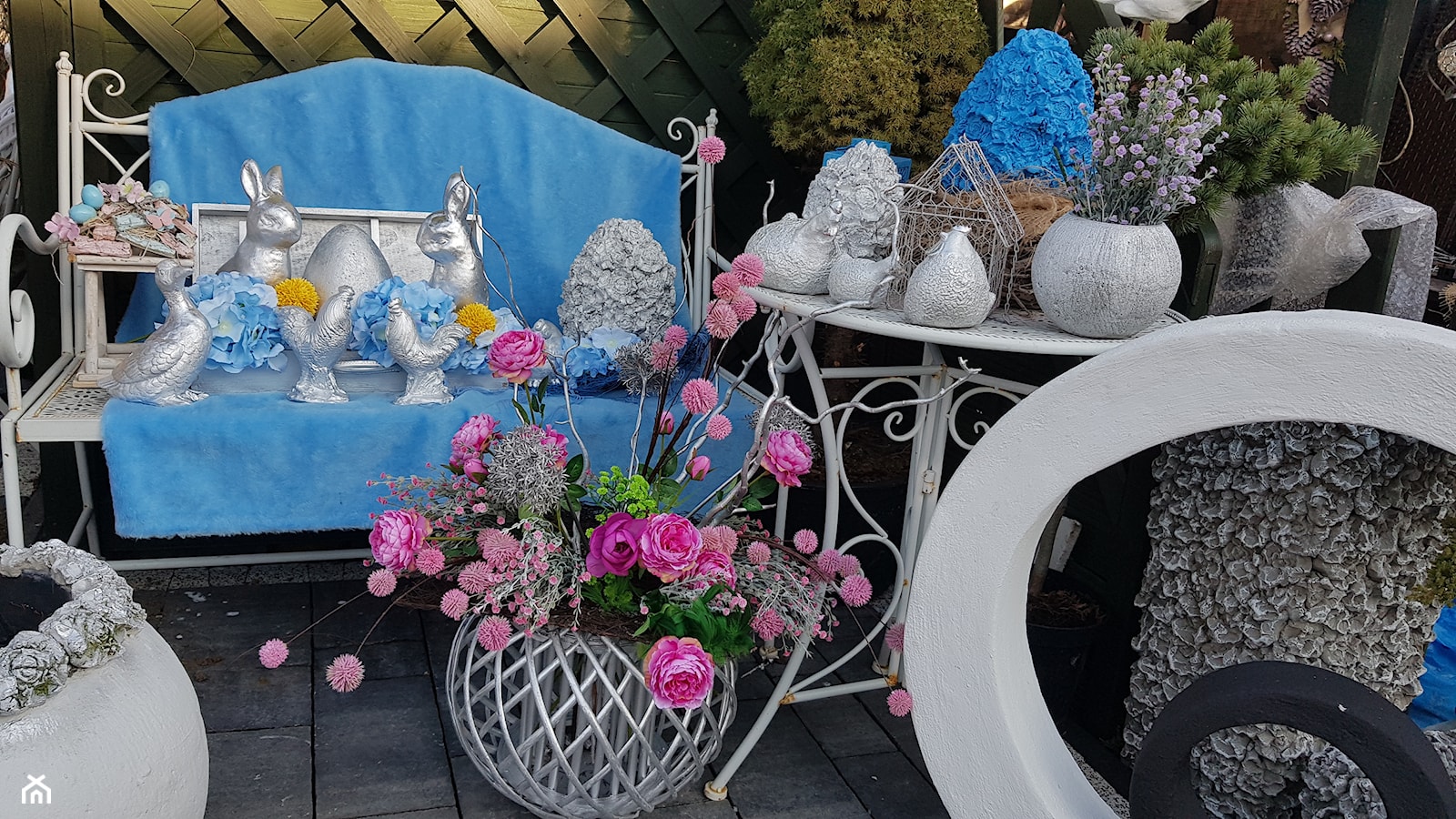 Wiosenne dekoracje do ogrodu - patio-taras-balkon-Kobea Ogrody i Bruki - zdjęcie od Ewa Tyrna - Homebook