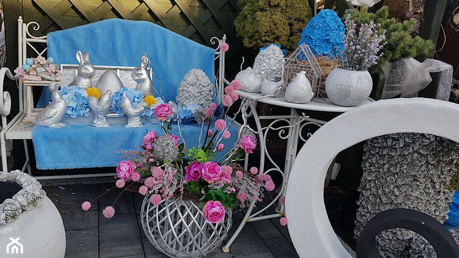 Wiosenne dekoracje do ogrodu - patio-taras-balkon-Kobea Ogrody i Bruki - zdjęcie od Ewa Tyrna