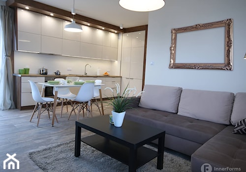 Przytulne mieszkanie w Krakowie - Mały biały salon z kuchnią z jadalnią, styl nowoczesny - zdjęcie od InnerForms