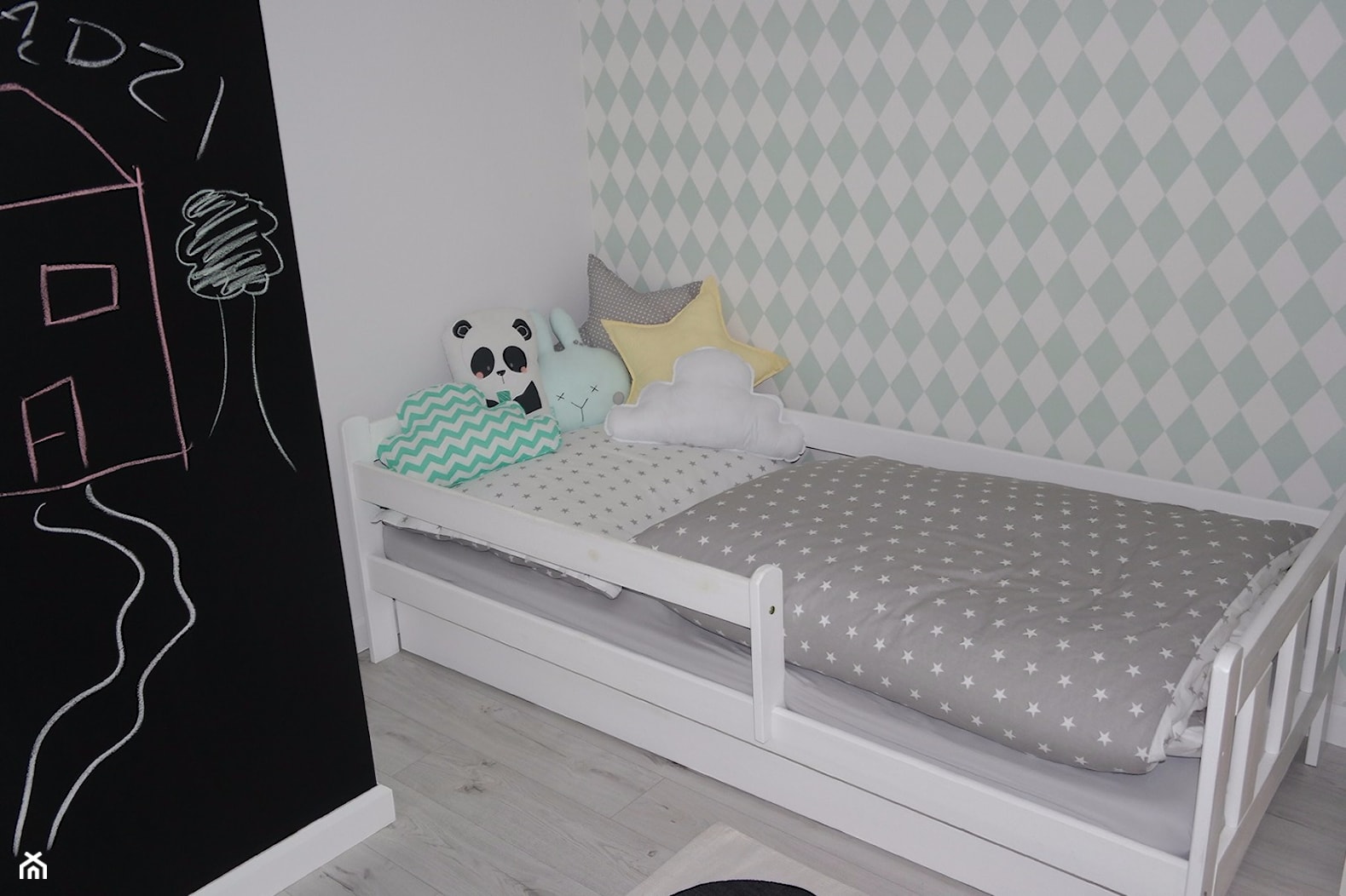 #pokojdziecka - Mały biały czarny szary pokój dziecka dla dziecka dla chłopca dla dziewczynki - zdjęcie od Izabela Królikowska - Homebook