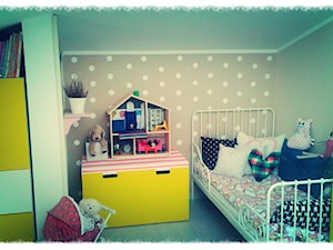 #pokojdziecka - Mały biały szary pokój dziecka dla dziecka dla dziewczynki - zdjęcie od mami33