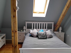 Sypialnia - Mała szara sypialnia na poddaszu, styl skandynawski - zdjęcie od Małgorzata Józefów 4