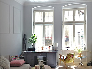 Mieszkanie w Starej Kamienicy - Średni szary salon, styl tradycyjny - zdjęcie od ZALUBSKASTUDIO
